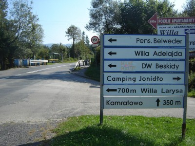 2011 IX WB drogowskaz DW Beskidy.JPG